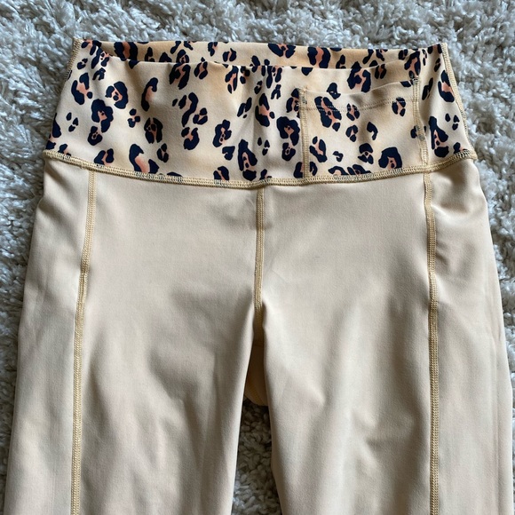 NWOT Fabletics Leopard Leggings with Pockets - Picture 8 of 11